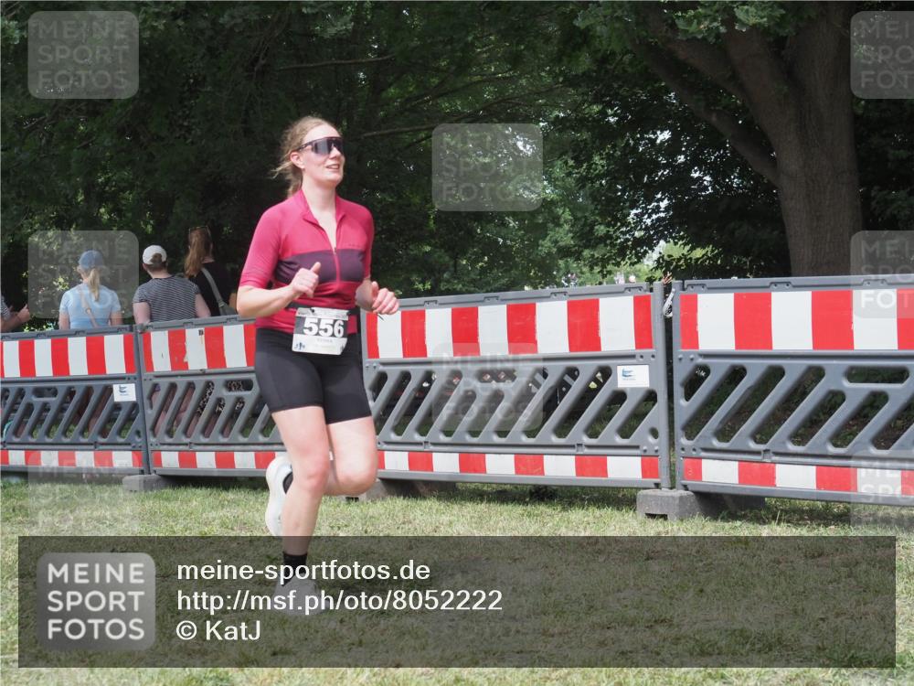 21.06.2025 - 27. Vierlanden-Triathlon KatJ http://msf.ph/oto/8052222 15.06.2025 11:52:28 Ziel 556 meine-sportfotos.de