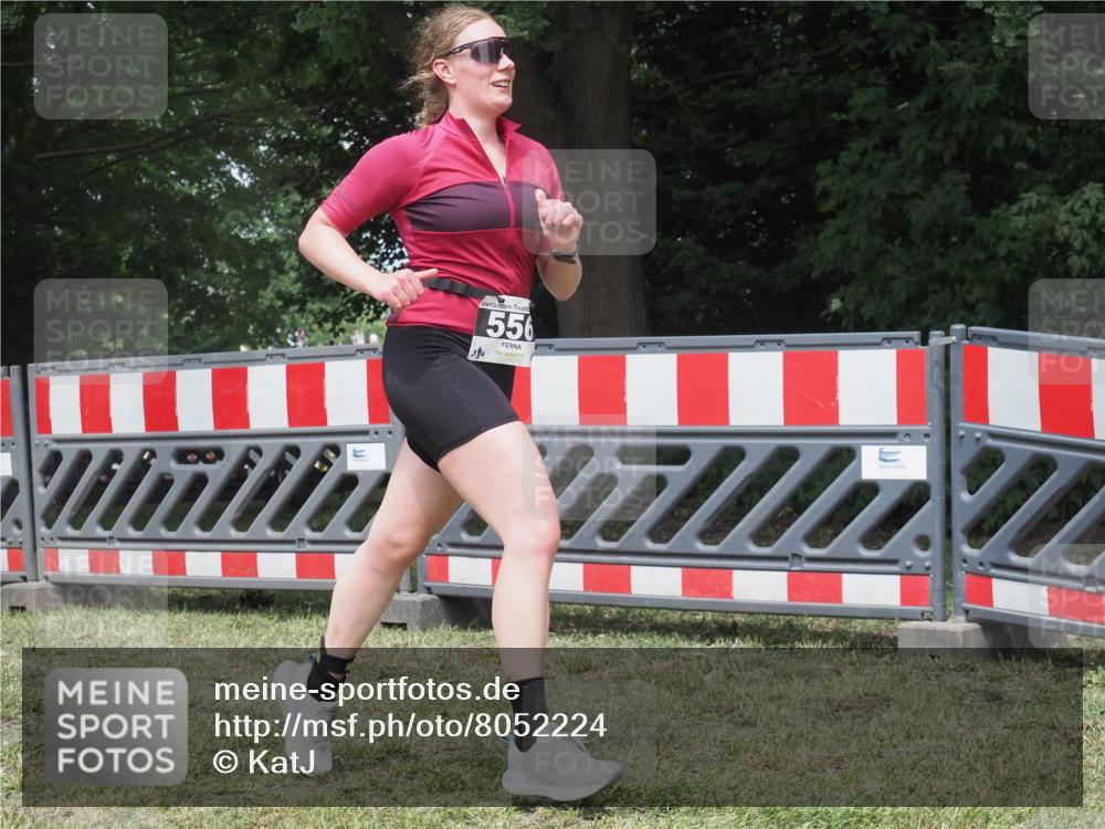 21.06.2025 - 27. Vierlanden-Triathlon KatJ http://msf.ph/oto/8052224 15.06.2025 11:52:28 Ziel 556 meine-sportfotos.de