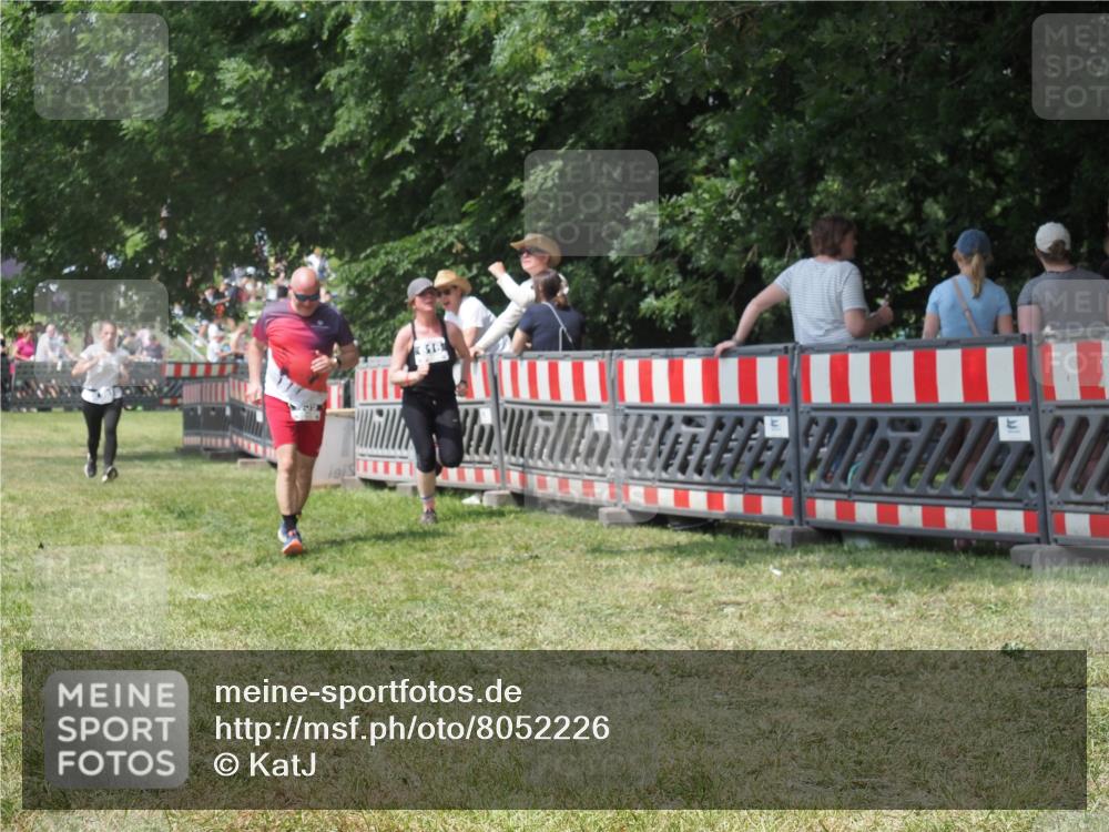 21.06.2025 - 27. Vierlanden-Triathlon KatJ http://msf.ph/oto/8052226 15.06.2025 11:52:45 Ziel 459, 593, 616 meine-sportfotos.de