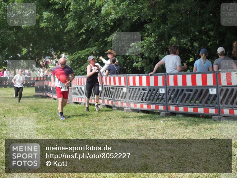 21.06.2025 - 27. Vierlanden-Triathlon KatJ http://msf.ph/oto/8052227 15.06.2025 11:52:45 Ziel 459, 593, 616 meine-sportfotos.de