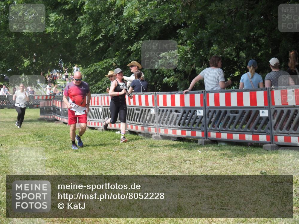 21.06.2025 - 27. Vierlanden-Triathlon KatJ http://msf.ph/oto/8052228 15.06.2025 11:52:45 Ziel 459, 593, 616 meine-sportfotos.de