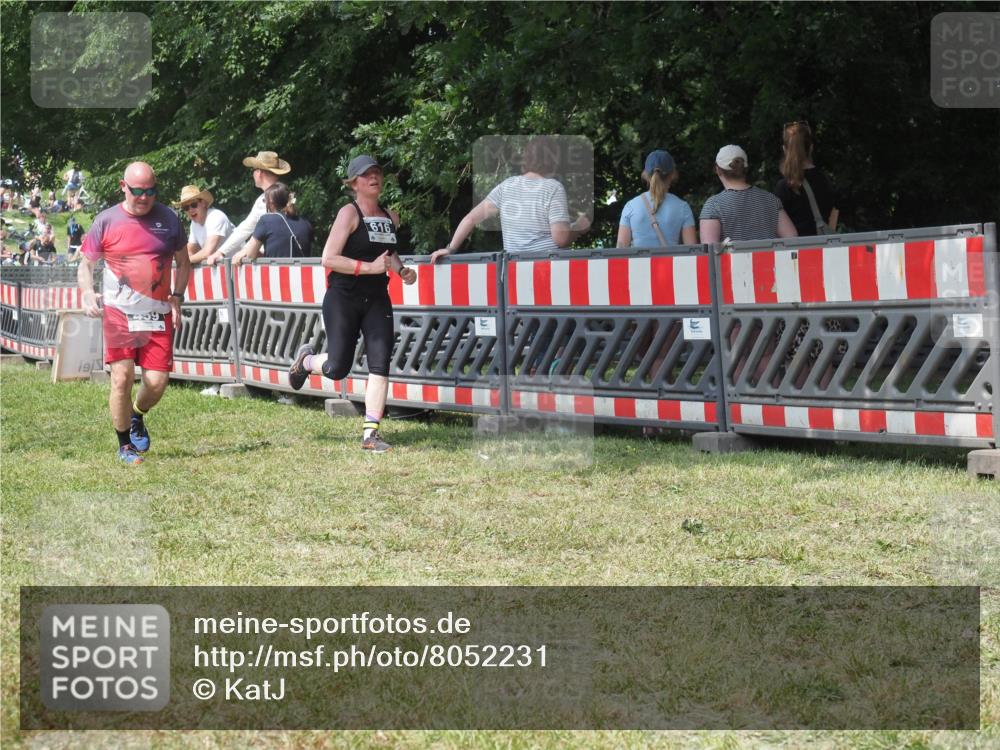 21.06.2025 - 27. Vierlanden-Triathlon KatJ http://msf.ph/oto/8052231 15.06.2025 11:52:46 Ziel 459, 593, 616 meine-sportfotos.de