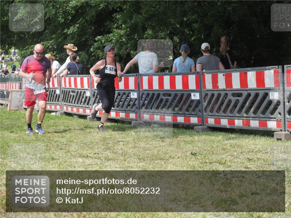 21.06.2025 - 27. Vierlanden-Triathlon KatJ http://msf.ph/oto/8052232 15.06.2025 11:52:46 Ziel 459, 593, 616 meine-sportfotos.de