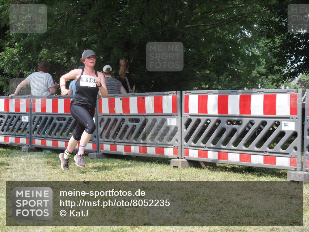 21.06.2025 - 27. Vierlanden-Triathlon KatJ http://msf.ph/oto/8052235 15.06.2025 11:52:47 Ziel 459, 593, 616 meine-sportfotos.de