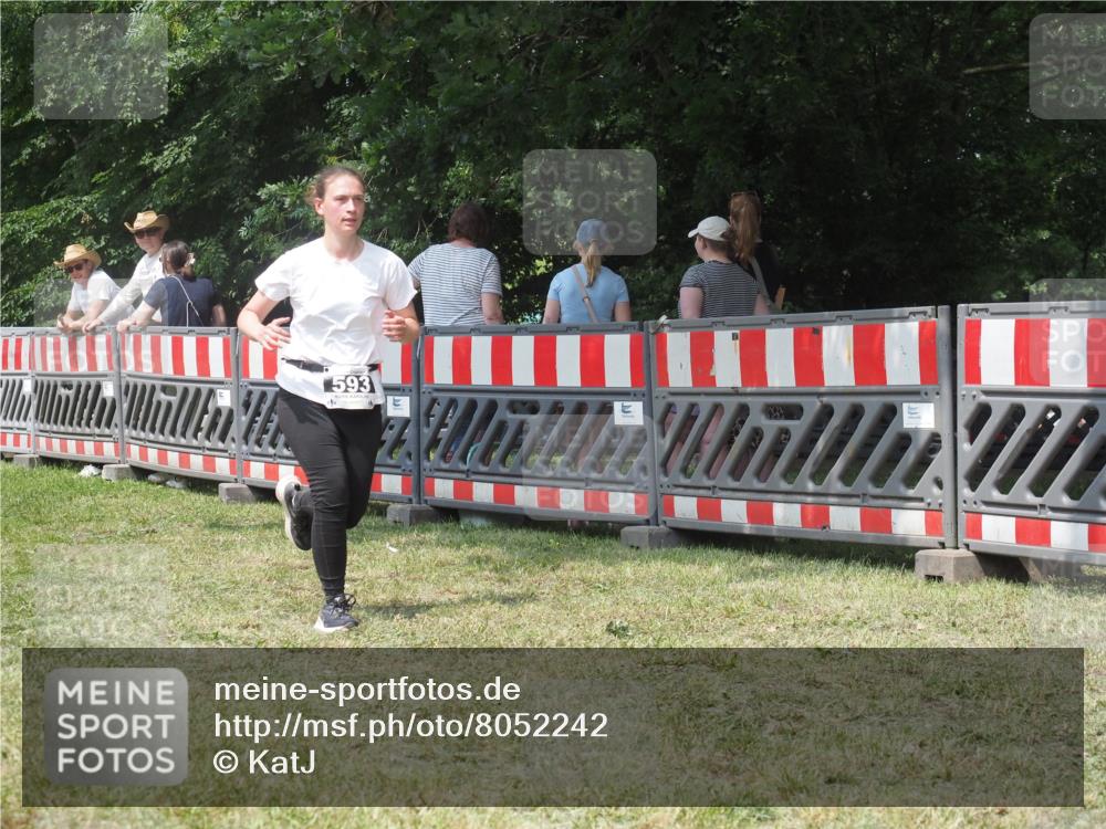 21.06.2025 - 27. Vierlanden-Triathlon KatJ http://msf.ph/oto/8052242 15.06.2025 11:52:50 Ziel 459, 593 meine-sportfotos.de