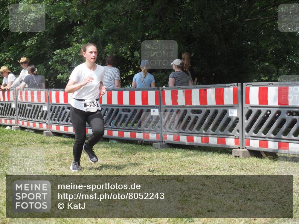 21.06.2025 - 27. Vierlanden-Triathlon KatJ http://msf.ph/oto/8052243 15.06.2025 11:52:50 Ziel 459, 593 meine-sportfotos.de
