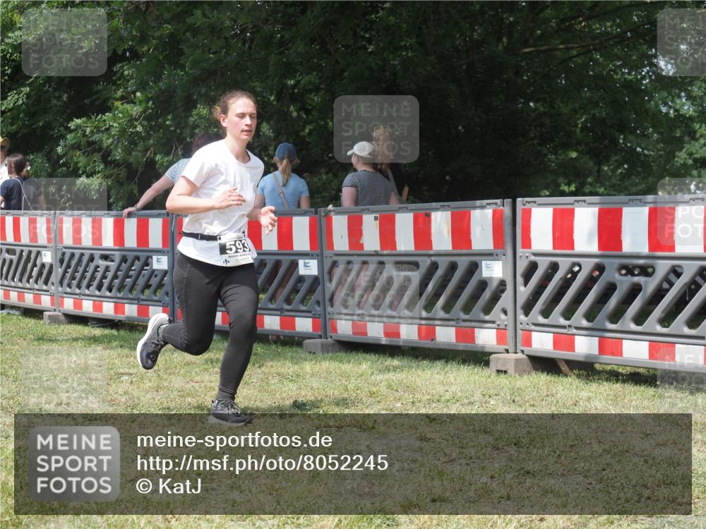 21.06.2025 - 27. Vierlanden-Triathlon KatJ http://msf.ph/oto/8052245 15.06.2025 11:52:50 Ziel 459, 593 meine-sportfotos.de