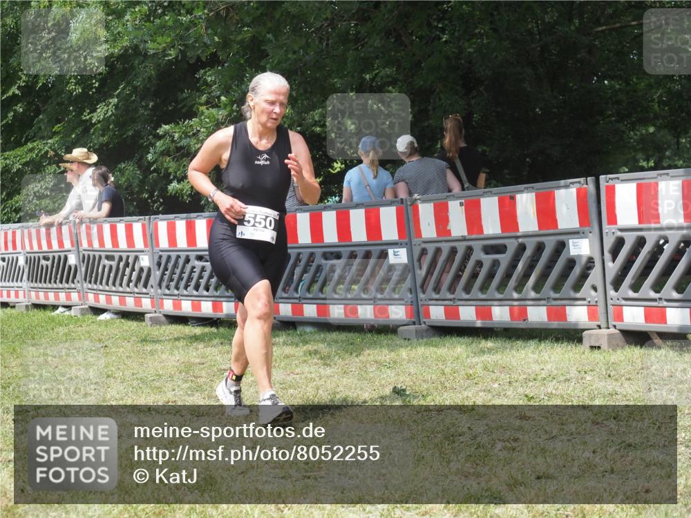 21.06.2025 - 27. Vierlanden-Triathlon KatJ http://msf.ph/oto/8052255 15.06.2025 11:53:03 Ziel 488, 550 meine-sportfotos.de