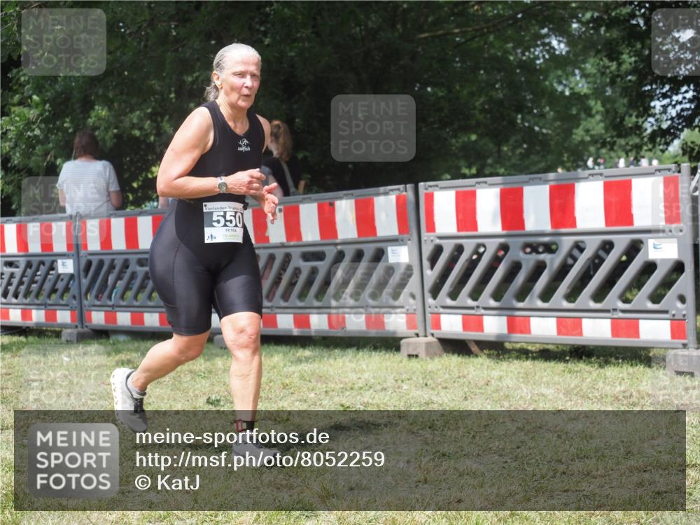 21.06.2025 - 27. Vierlanden-Triathlon KatJ http://msf.ph/oto/8052259 15.06.2025 11:53:03 Ziel 488, 550 meine-sportfotos.de
