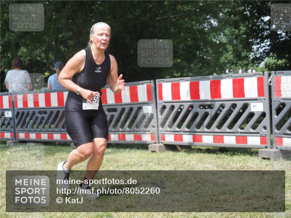 21.06.2025 - 27. Vierlanden-Triathlon KatJ http://msf.ph/oto/8052260 15.06.2025 11:53:04 Ziel 488, 550 meine-sportfotos.de