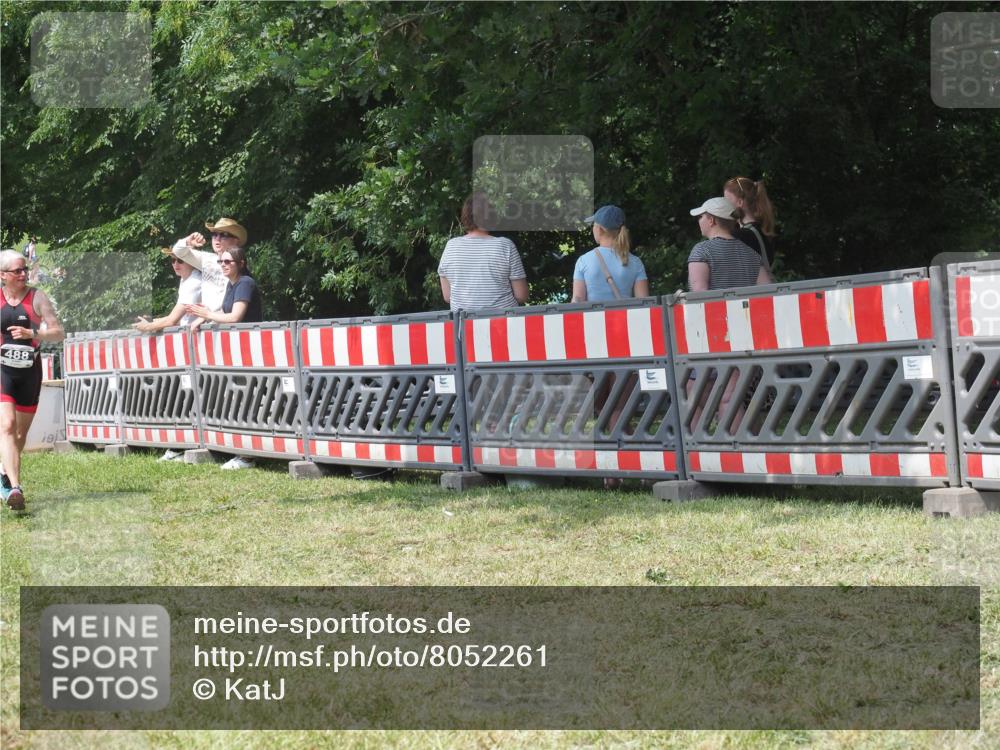 21.06.2025 - 27. Vierlanden-Triathlon KatJ http://msf.ph/oto/8052261 15.06.2025 11:53:05 Ziel 488, 550 meine-sportfotos.de