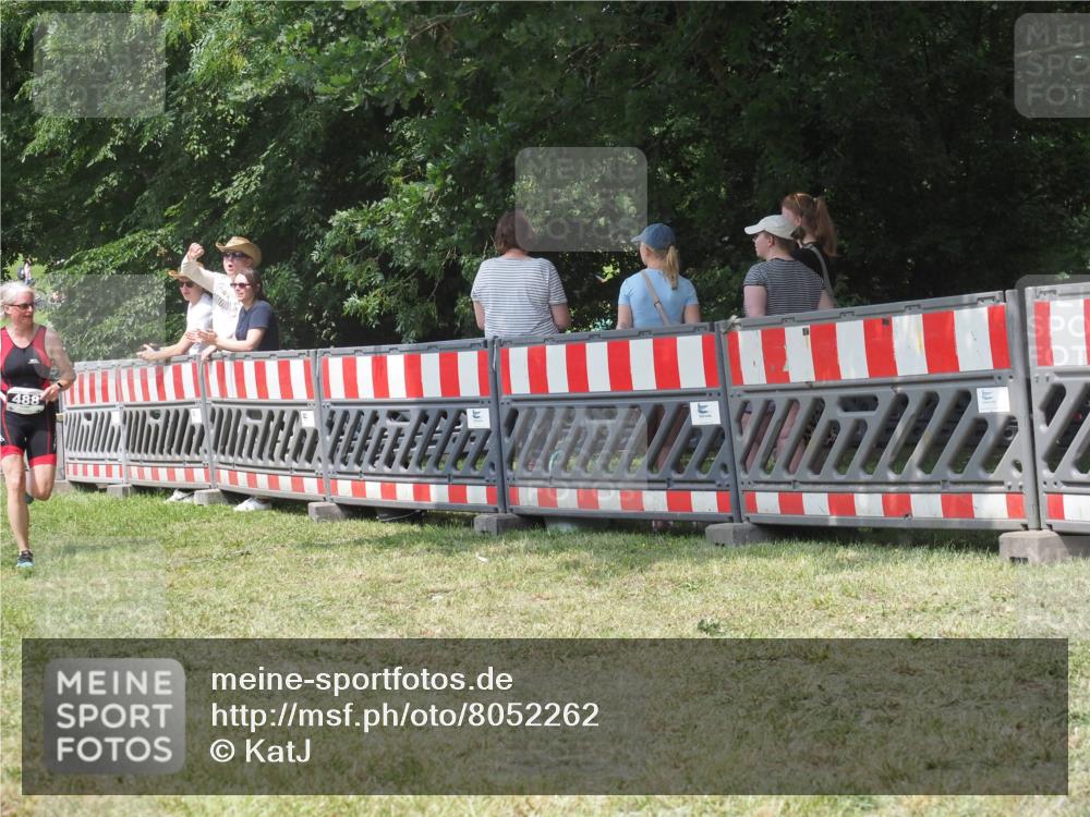 21.06.2025 - 27. Vierlanden-Triathlon KatJ http://msf.ph/oto/8052262 15.06.2025 11:53:05 Ziel 488, 550 meine-sportfotos.de