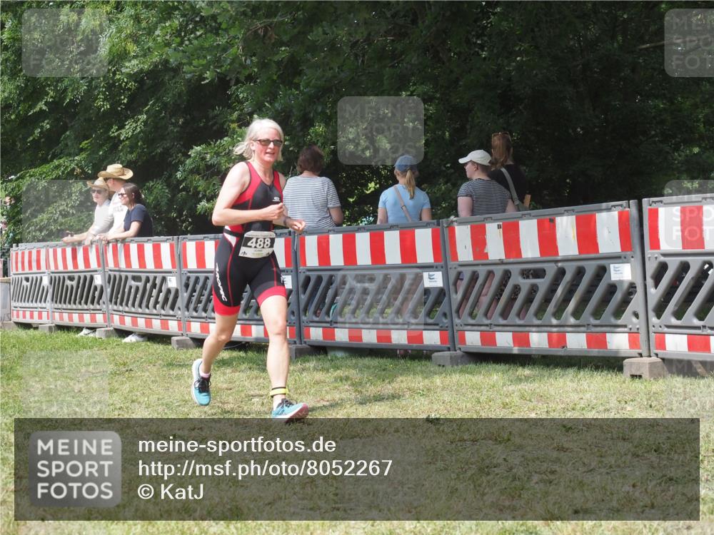 21.06.2025 - 27. Vierlanden-Triathlon KatJ http://msf.ph/oto/8052267 15.06.2025 11:53:07 Ziel 488 meine-sportfotos.de