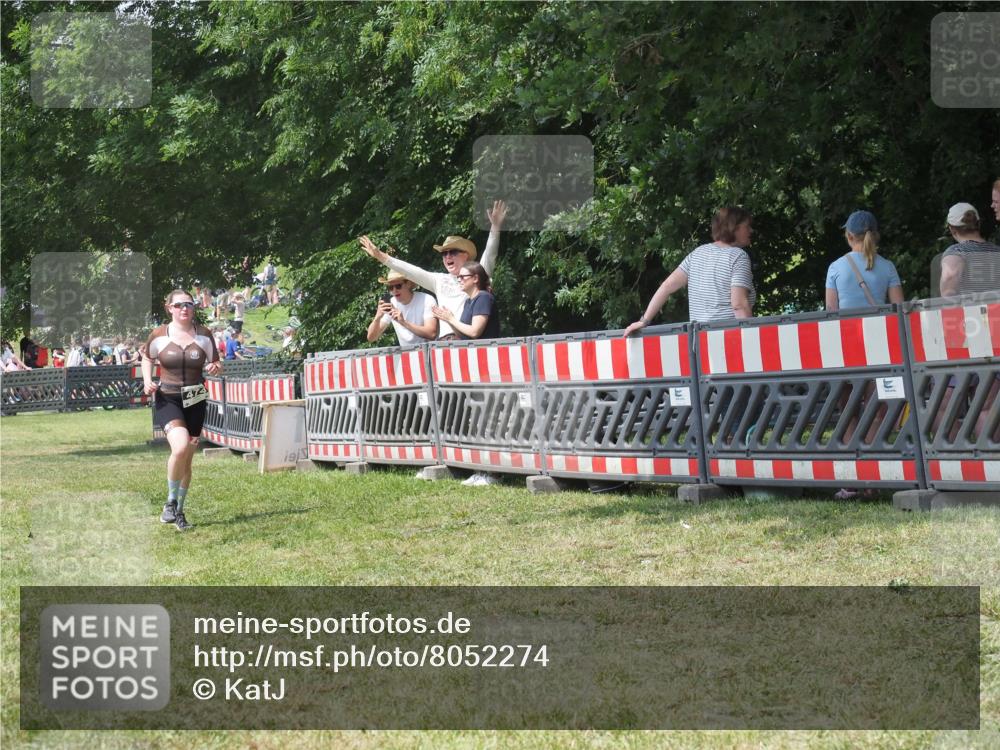21.06.2025 - 27. Vierlanden-Triathlon KatJ http://msf.ph/oto/8052274 15.06.2025 11:54:14 Ziel 474 meine-sportfotos.de