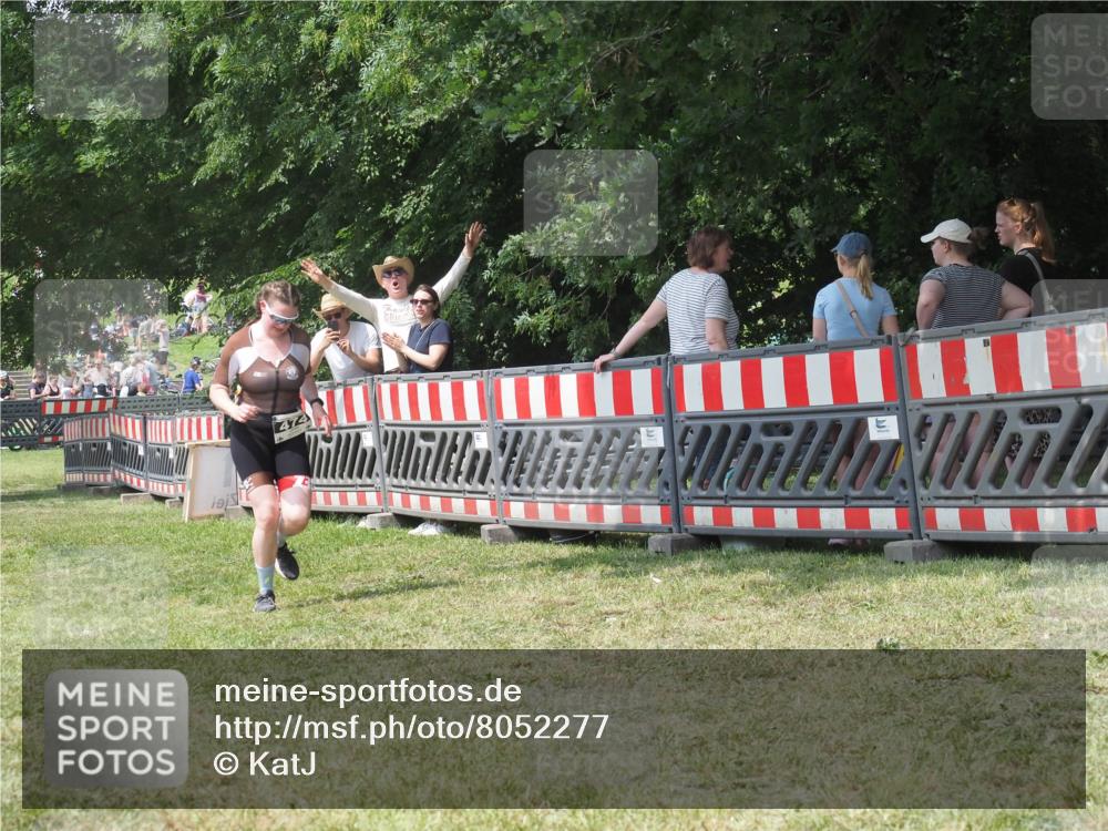 21.06.2025 - 27. Vierlanden-Triathlon KatJ http://msf.ph/oto/8052277 15.06.2025 11:54:14 Ziel 474 meine-sportfotos.de