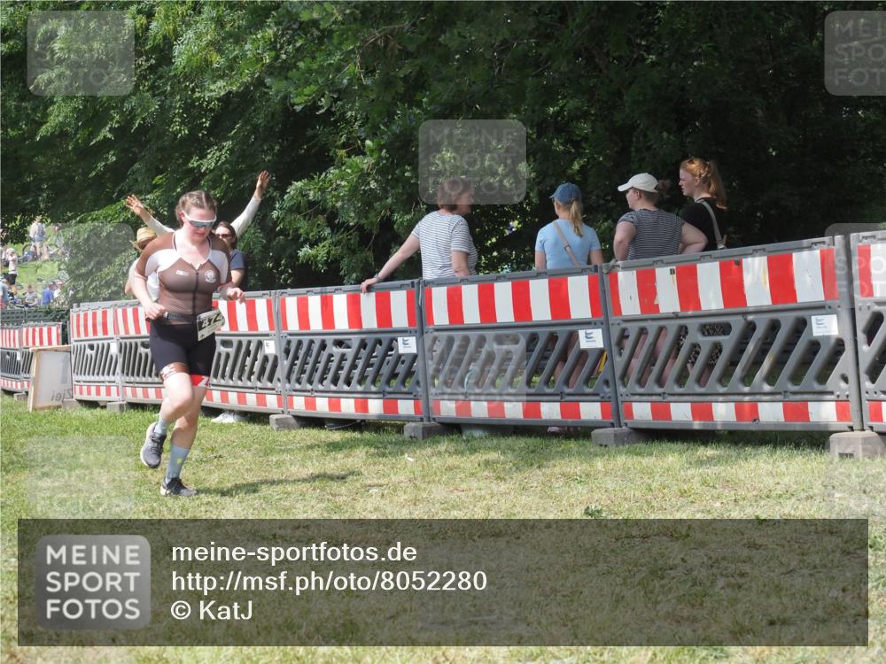 21.06.2025 - 27. Vierlanden-Triathlon KatJ http://msf.ph/oto/8052280 15.06.2025 11:54:15 Ziel 474 meine-sportfotos.de