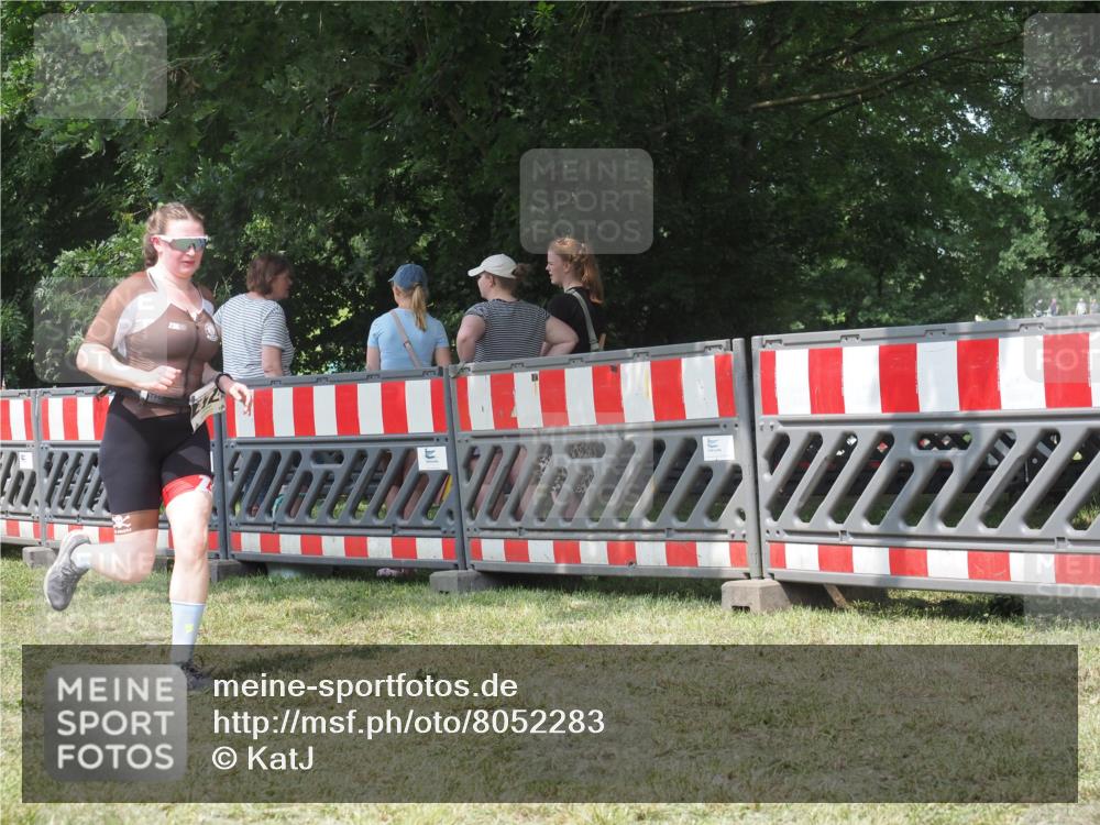 21.06.2025 - 27. Vierlanden-Triathlon KatJ http://msf.ph/oto/8052283 15.06.2025 11:54:15 Ziel 474 meine-sportfotos.de