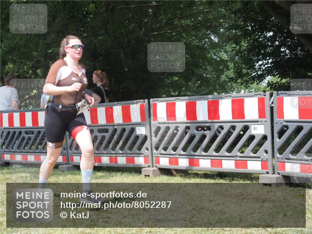 21.06.2025 - 27. Vierlanden-Triathlon KatJ http://msf.ph/oto/8052287 15.06.2025 11:54:16 Ziel 474 meine-sportfotos.de