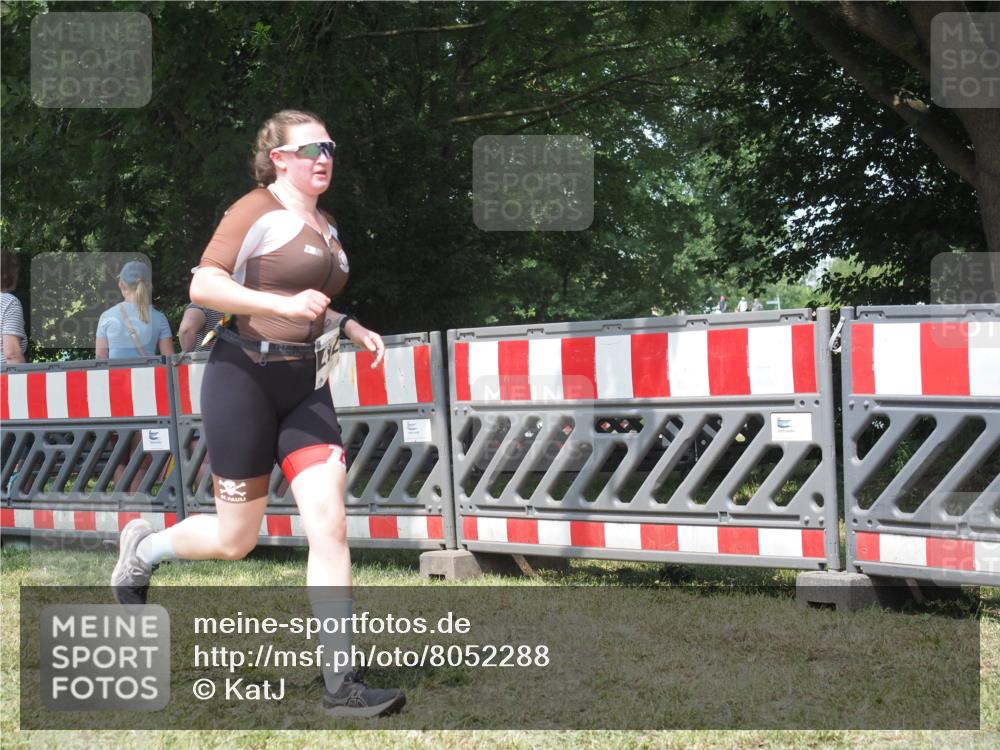 21.06.2025 - 27. Vierlanden-Triathlon KatJ http://msf.ph/oto/8052288 15.06.2025 11:54:16 Ziel 474 meine-sportfotos.de