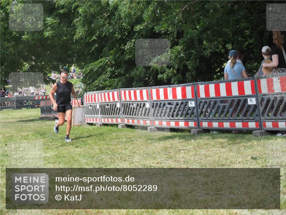 21.06.2025 - 27. Vierlanden-Triathlon KatJ http://msf.ph/oto/8052289 15.06.2025 11:54:43 Ziel 421 meine-sportfotos.de