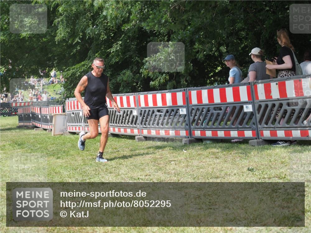 21.06.2025 - 27. Vierlanden-Triathlon KatJ http://msf.ph/oto/8052295 15.06.2025 11:54:45 Ziel 421 meine-sportfotos.de
