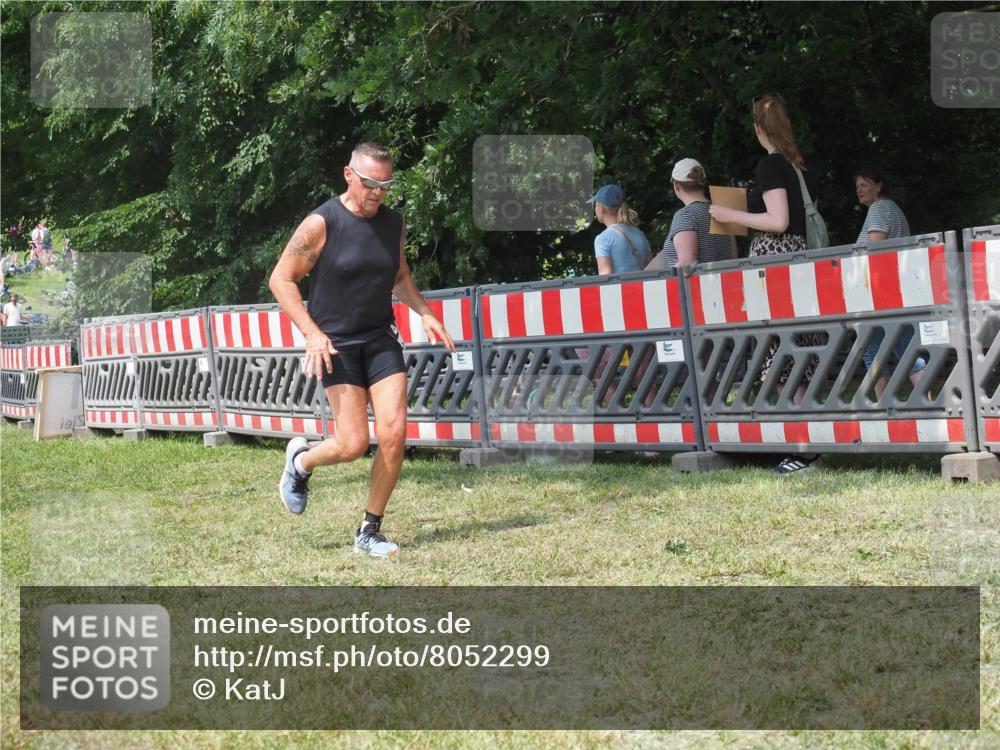 21.06.2025 - 27. Vierlanden-Triathlon KatJ http://msf.ph/oto/8052299 15.06.2025 11:54:45 Ziel 421 meine-sportfotos.de