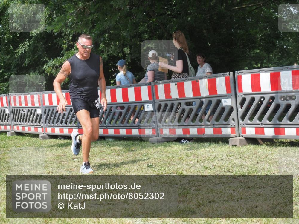 21.06.2025 - 27. Vierlanden-Triathlon KatJ http://msf.ph/oto/8052302 15.06.2025 11:54:46 Ziel 421 meine-sportfotos.de
