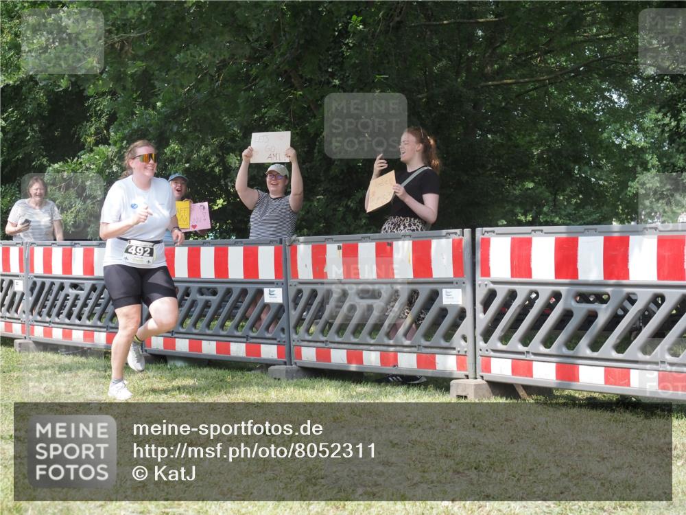 21.06.2025 - 27. Vierlanden-Triathlon KatJ http://msf.ph/oto/8052311 15.06.2025 11:55:04 Ziel 492 meine-sportfotos.de