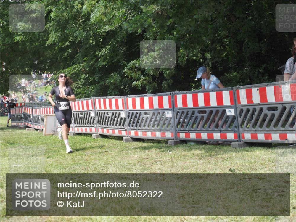 21.06.2025 - 27. Vierlanden-Triathlon KatJ http://msf.ph/oto/8052322 15.06.2025 11:55:15 Ziel 500 meine-sportfotos.de