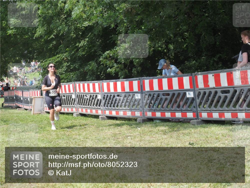 21.06.2025 - 27. Vierlanden-Triathlon KatJ http://msf.ph/oto/8052323 15.06.2025 11:55:15 Ziel 500 meine-sportfotos.de