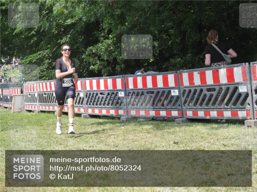 21.06.2025 - 27. Vierlanden-Triathlon KatJ http://msf.ph/oto/8052324 15.06.2025 11:55:16 Ziel 500 meine-sportfotos.de