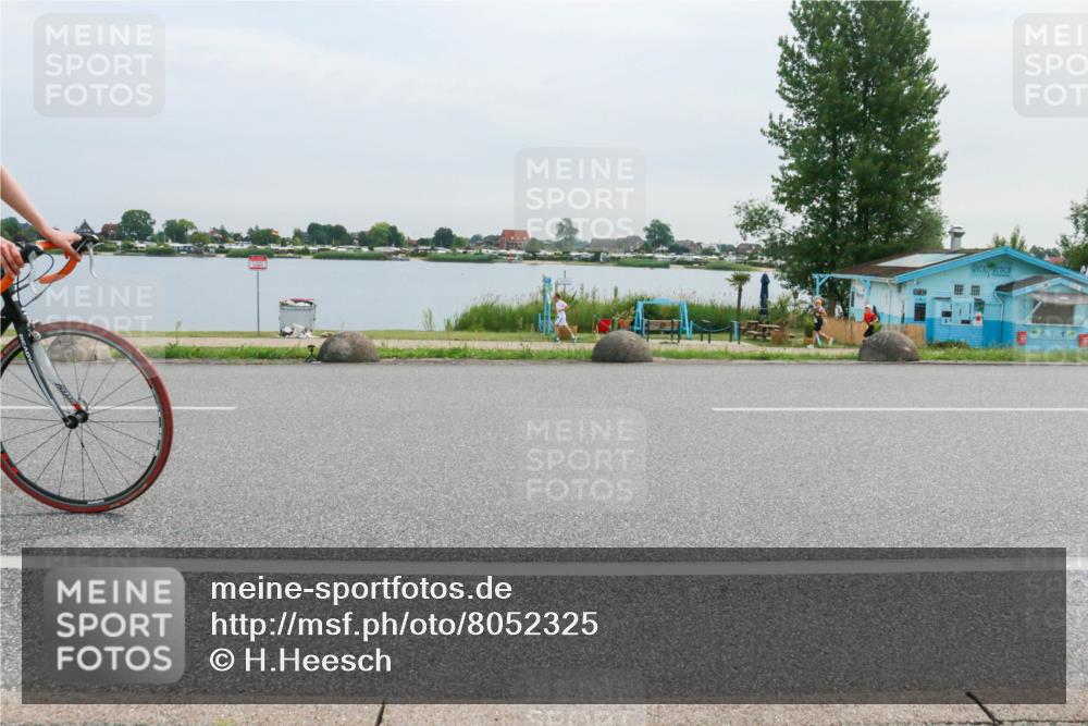 15.06.2025 - 27. Vierlanden-Triathlon H.Heesch http://msf.ph/oto/8052325 15.06.2025 10:56:26 Radfahren 73, 597, 606 meine-sportfotos.de