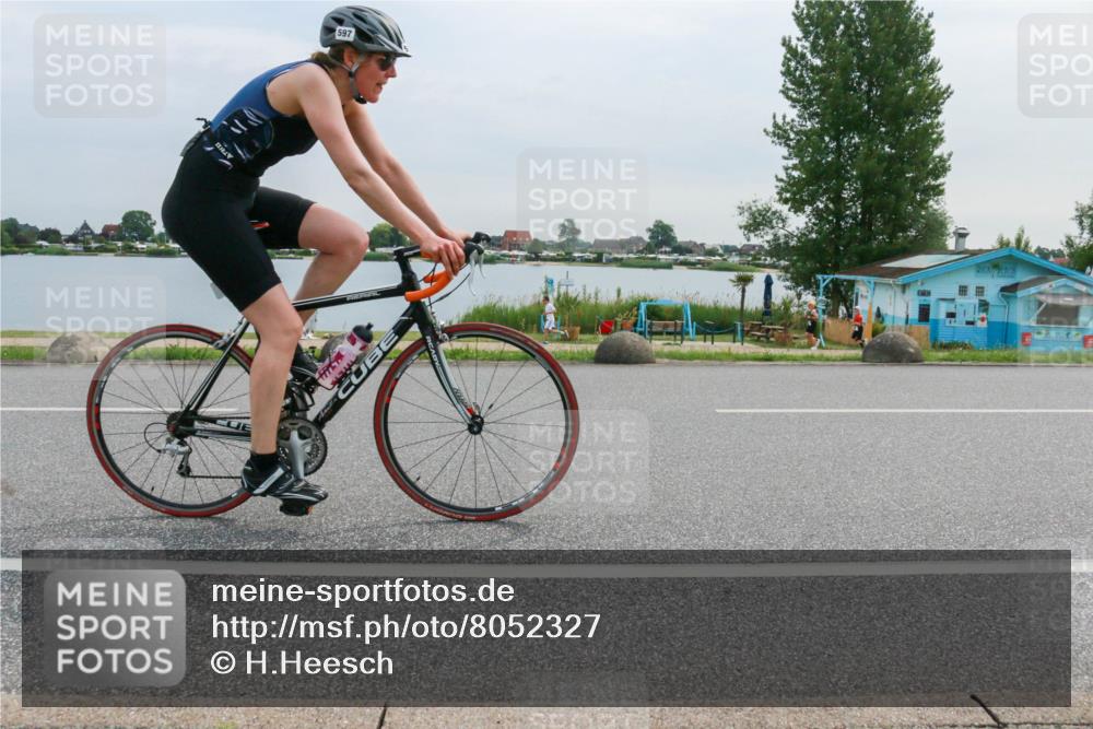 15.06.2025 - 27. Vierlanden-Triathlon H.Heesch http://msf.ph/oto/8052327 15.06.2025 10:56:26 Radfahren 73, 597, 606 meine-sportfotos.de