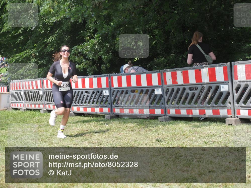 21.06.2025 - 27. Vierlanden-Triathlon KatJ http://msf.ph/oto/8052328 15.06.2025 11:55:17 Ziel 500 meine-sportfotos.de
