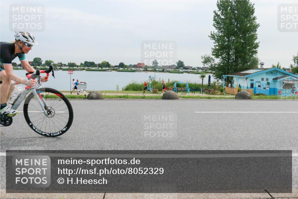 15.06.2025 - 27. Vierlanden-Triathlon H.Heesch http://msf.ph/oto/8052329 15.06.2025 10:56:29 Radfahren 597, 606 meine-sportfotos.de