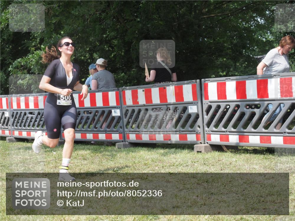 21.06.2025 - 27. Vierlanden-Triathlon KatJ http://msf.ph/oto/8052336 15.06.2025 11:55:17 Ziel 500 meine-sportfotos.de