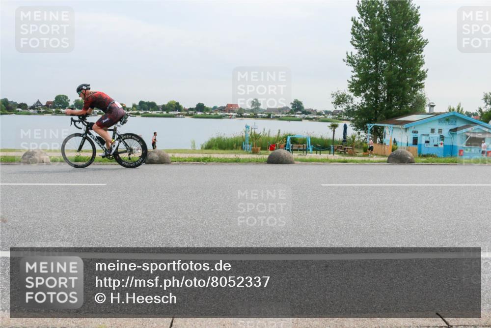 15.06.2025 - 27. Vierlanden-Triathlon H.Heesch http://msf.ph/oto/8052337 15.06.2025 10:56:57 Radfahren 94, 150, 451 meine-sportfotos.de