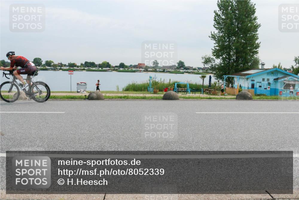 15.06.2025 - 27. Vierlanden-Triathlon H.Heesch http://msf.ph/oto/8052339 15.06.2025 10:56:57 Radfahren 94, 150, 451 meine-sportfotos.de