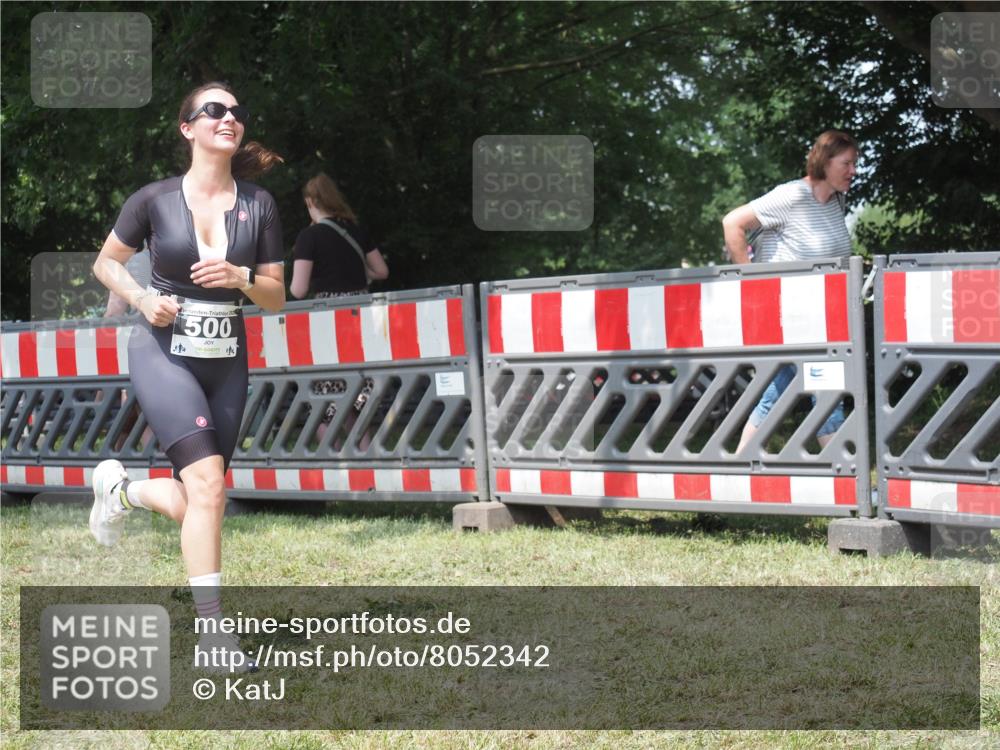21.06.2025 - 27. Vierlanden-Triathlon KatJ http://msf.ph/oto/8052342 15.06.2025 11:55:18 Ziel 500 meine-sportfotos.de