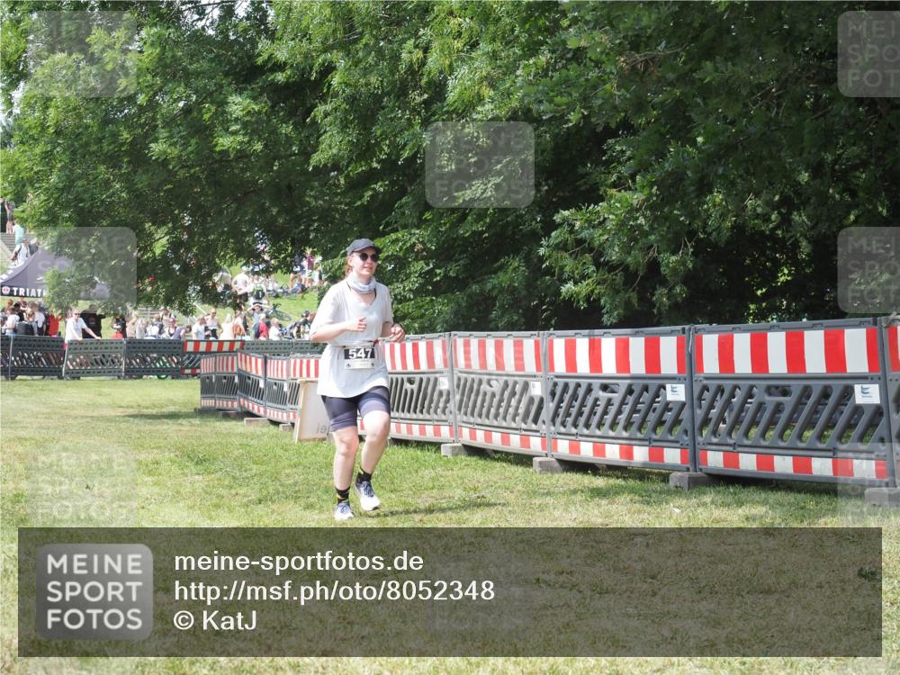 21.06.2025 - 27. Vierlanden-Triathlon KatJ http://msf.ph/oto/8052348 15.06.2025 11:55:50 Ziel 547 meine-sportfotos.de