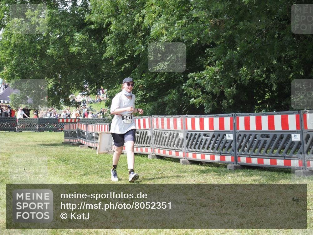 21.06.2025 - 27. Vierlanden-Triathlon KatJ http://msf.ph/oto/8052351 15.06.2025 11:55:50 Ziel 547 meine-sportfotos.de