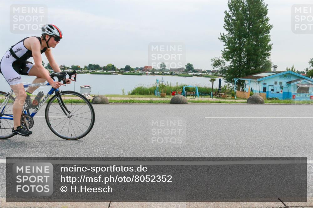 15.06.2025 - 27. Vierlanden-Triathlon H.Heesch http://msf.ph/oto/8052352 15.06.2025 10:57:10 Radfahren 482 meine-sportfotos.de