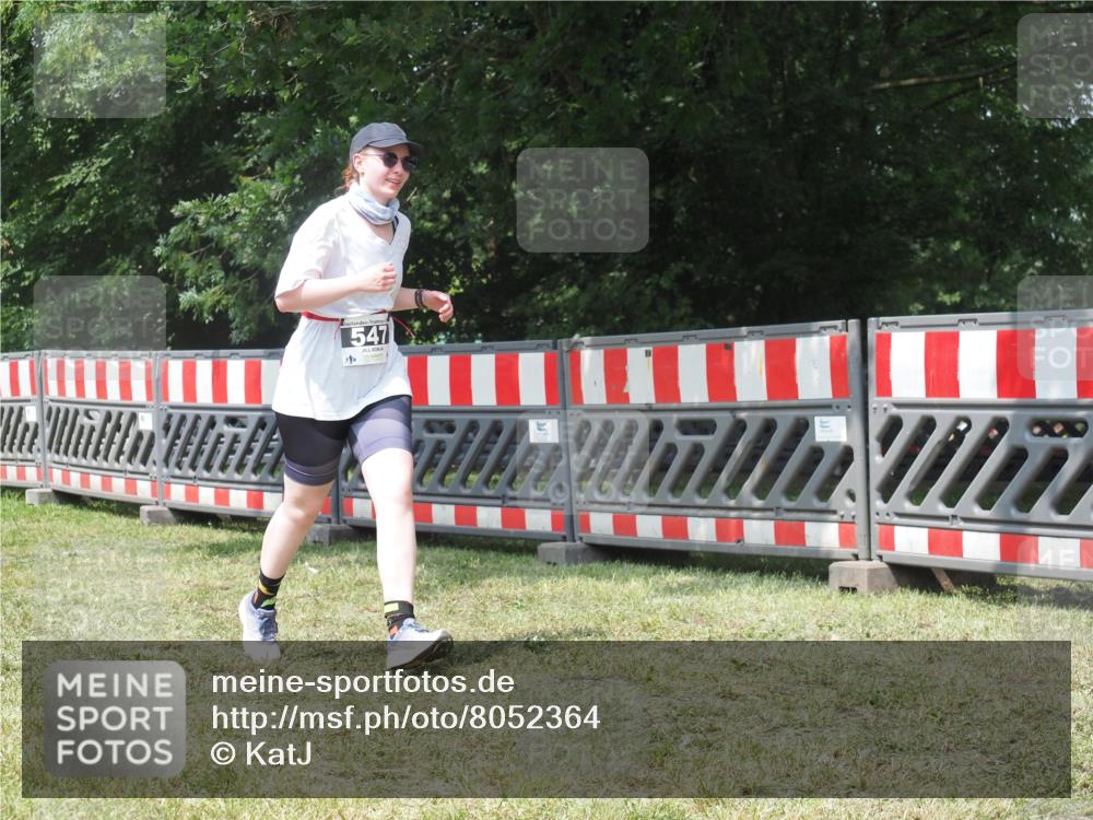 21.06.2025 - 27. Vierlanden-Triathlon KatJ http://msf.ph/oto/8052364 15.06.2025 11:55:52 Ziel 547 meine-sportfotos.de