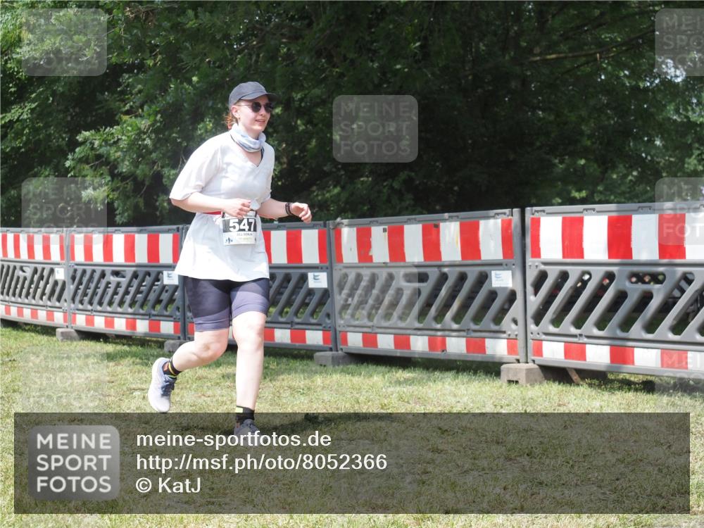 21.06.2025 - 27. Vierlanden-Triathlon KatJ http://msf.ph/oto/8052366 15.06.2025 11:55:52 Ziel 547 meine-sportfotos.de