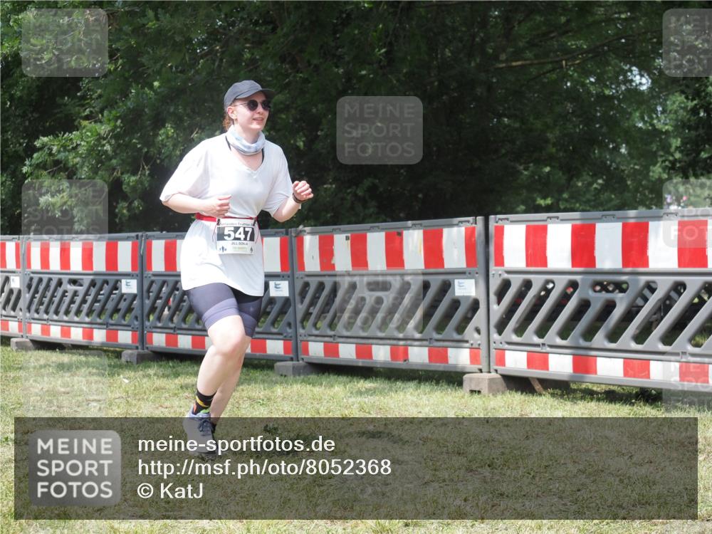 21.06.2025 - 27. Vierlanden-Triathlon KatJ http://msf.ph/oto/8052368 15.06.2025 11:55:52 Ziel 547 meine-sportfotos.de