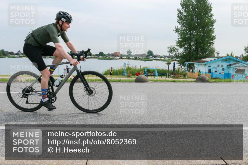 15.06.2025 - 27. Vierlanden-Triathlon H.Heesch http://msf.ph/oto/8052369 15.06.2025 10:57:34 Radfahren 491, 507, 1395 meine-sportfotos.de
