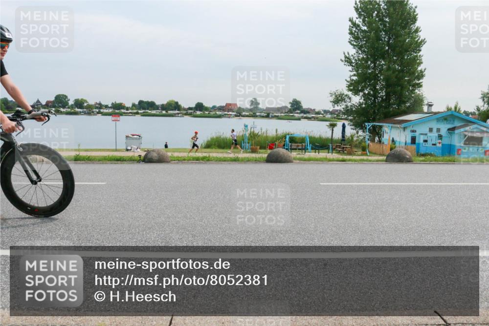 15.06.2025 - 27. Vierlanden-Triathlon H.Heesch http://msf.ph/oto/8052381 15.06.2025 10:57:44 Radfahren 48, 494, 508, 555, 753 meine-sportfotos.de