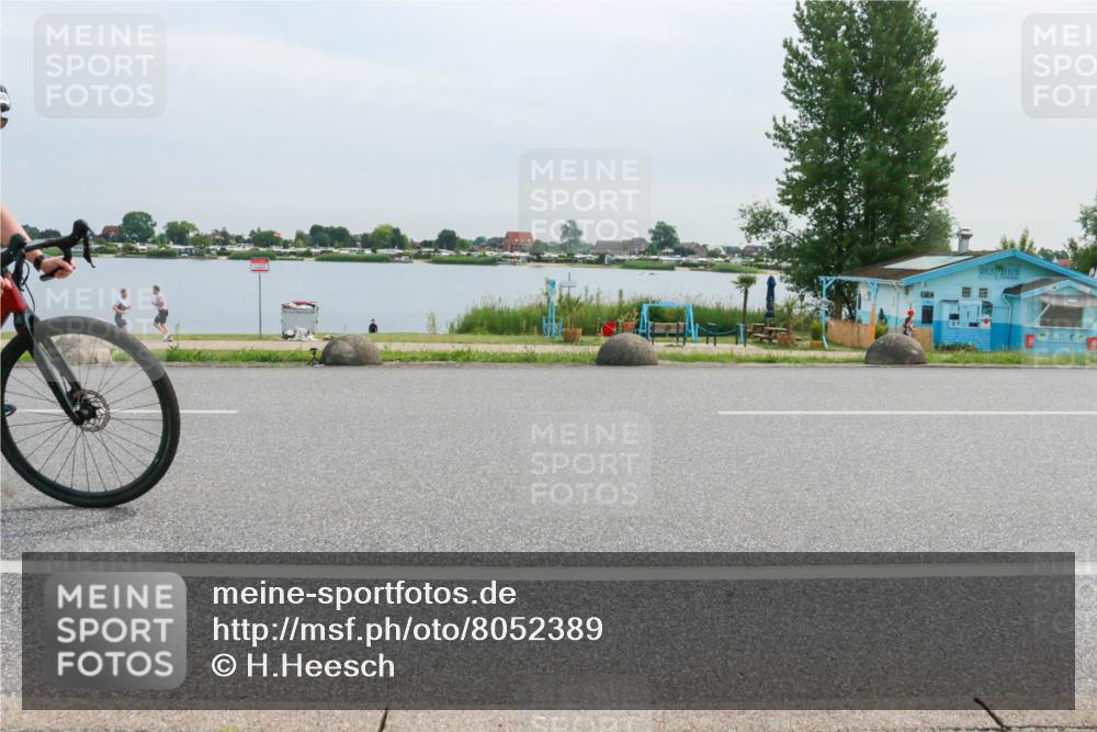 15.06.2025 - 27. Vierlanden-Triathlon H.Heesch http://msf.ph/oto/8052389 15.06.2025 10:57:48 Radfahren 215, 508, 555 meine-sportfotos.de