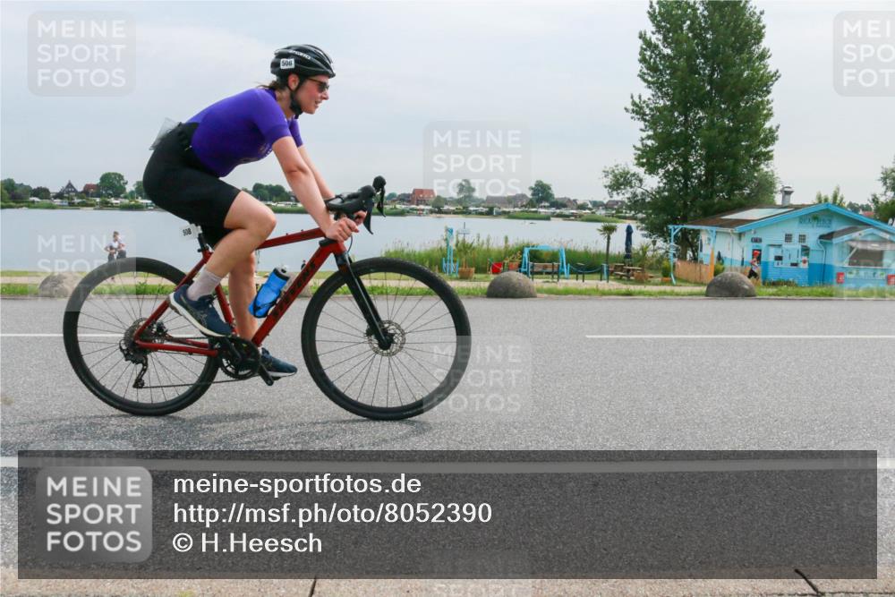 15.06.2025 - 27. Vierlanden-Triathlon H.Heesch http://msf.ph/oto/8052390 15.06.2025 10:57:48 Radfahren 215, 508, 555 meine-sportfotos.de