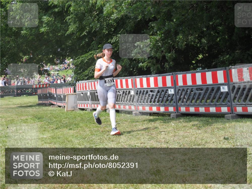 21.06.2025 - 27. Vierlanden-Triathlon KatJ http://msf.ph/oto/8052391 15.06.2025 11:56:20 Ziel 553 meine-sportfotos.de